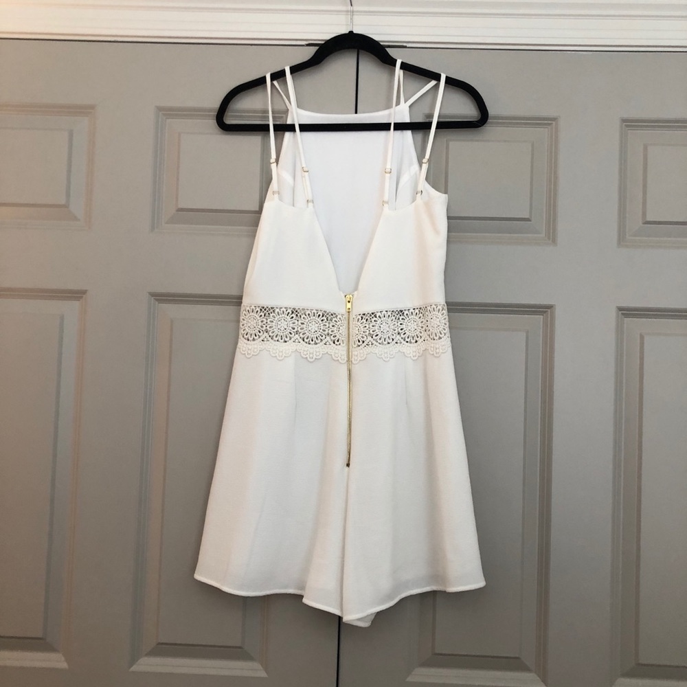 White romper - Picture 2 of 3